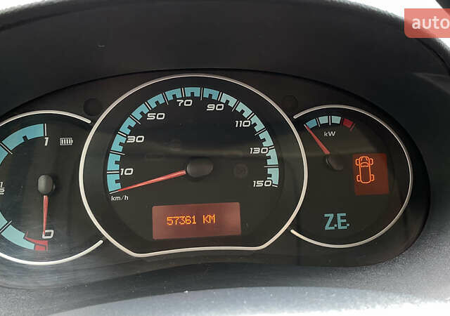 Желтый Рено Кенгу, объемом двигателя 0 л и пробегом 57 тыс. км за 9950 $, фото 36 на Automoto.ua