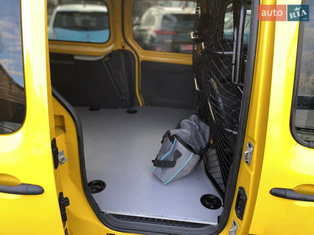 Желтый Рено Кенгу, объемом двигателя 0 л и пробегом 57 тыс. км за 9950 $, фото 32 на Automoto.ua