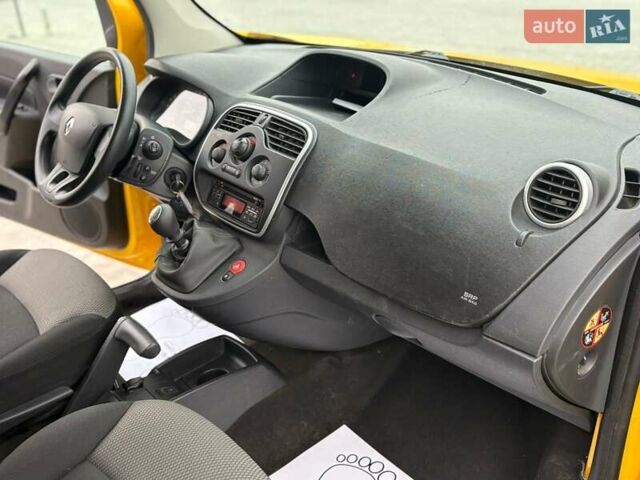 Желтый Рено Кенгу, объемом двигателя 1.5 л и пробегом 32 тыс. км за 9990 $, фото 14 на Automoto.ua