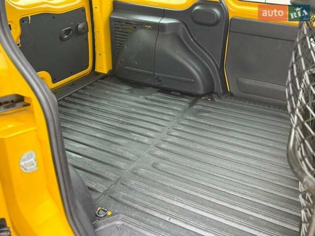 Желтый Рено Кенгу, объемом двигателя 1.5 л и пробегом 32 тыс. км за 9990 $, фото 16 на Automoto.ua