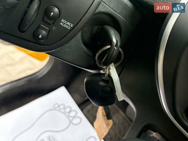 Желтый Рено Кенгу, объемом двигателя 1.5 л и пробегом 32 тыс. км за 9990 $, фото 12 на Automoto.ua