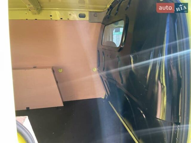 Желтый Рено Кенгу, объемом двигателя 0 л и пробегом 50 тыс. км за 9350 $, фото 36 на Automoto.ua