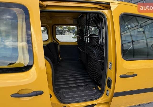 Желтый Рено Кенгу, объемом двигателя 0 л и пробегом 76 тыс. км за 10400 $, фото 24 на Automoto.ua