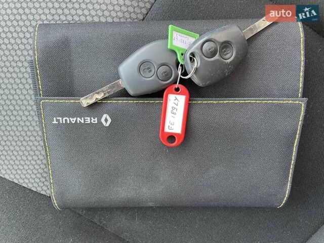 Желтый Рено Кенгу, объемом двигателя 0 л и пробегом 50 тыс. км за 9350 $, фото 43 на Automoto.ua