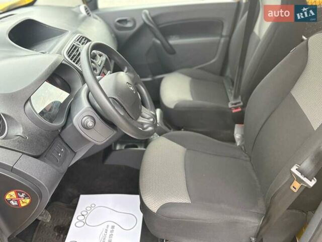 Желтый Рено Кенгу, объемом двигателя 1.5 л и пробегом 32 тыс. км за 9990 $, фото 10 на Automoto.ua
