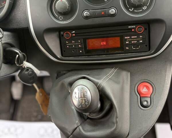 Желтый Рено Кенгу, объемом двигателя 1.5 л и пробегом 32 тыс. км за 9990 $, фото 15 на Automoto.ua