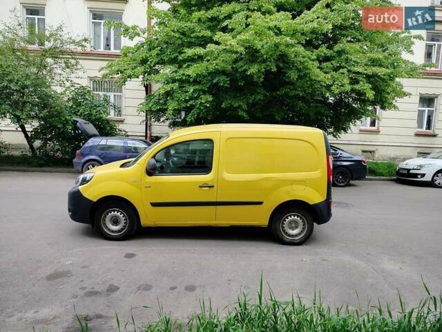 Желтый Рено Кенгу, объемом двигателя 0 л и пробегом 22 тыс. км за 9600 $, фото 3 на Automoto.ua