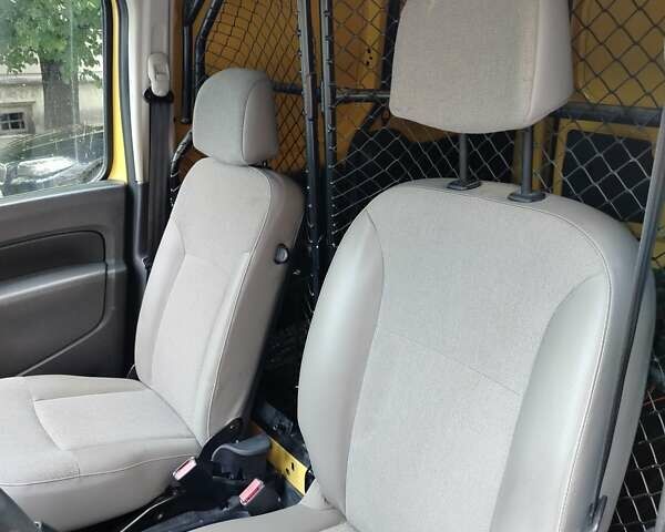 Желтый Рено Кенгу, объемом двигателя 0 л и пробегом 22 тыс. км за 9600 $, фото 7 на Automoto.ua