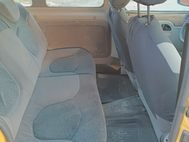 Желтый Рено Кенгу, объемом двигателя 0 л и пробегом 100 тыс. км за 2500 $, фото 4 на Automoto.ua