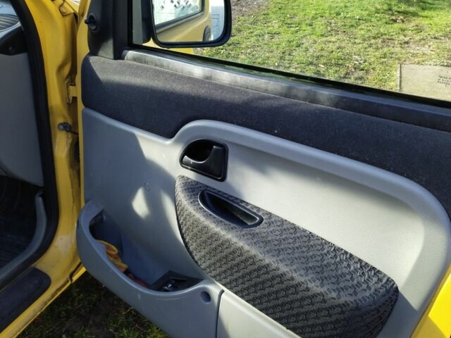 Желтый Рено Кенгу, объемом двигателя 1.5 л и пробегом 158 тыс. км за 4300 $, фото 11 на Automoto.ua