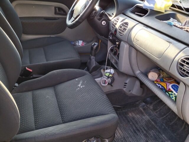 Желтый Рено Кенгу, объемом двигателя 1.5 л и пробегом 158 тыс. км за 4300 $, фото 10 на Automoto.ua