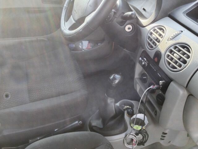 Желтый Рено Кенгу, объемом двигателя 1.5 л и пробегом 158 тыс. км за 4300 $, фото 9 на Automoto.ua