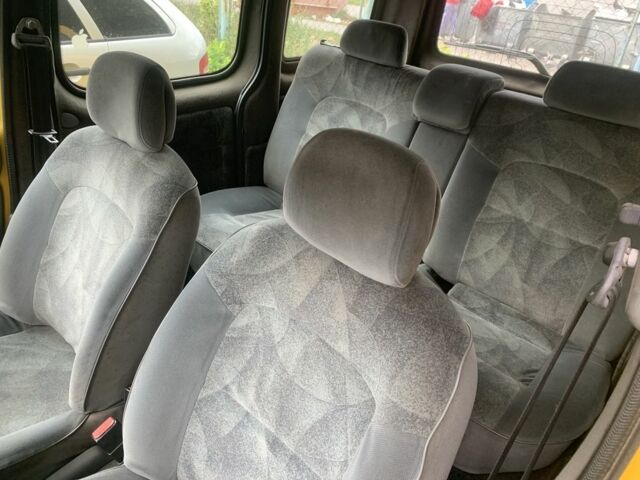 Желтый Рено Кенгу, объемом двигателя 1.5 л и пробегом 296 тыс. км за 3300 $, фото 5 на Automoto.ua