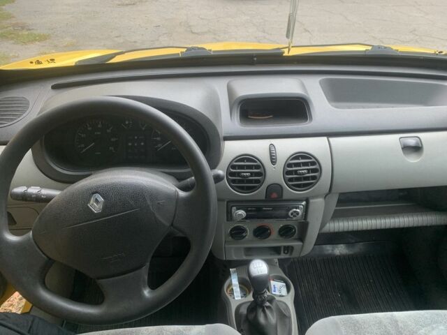 Желтый Рено Кенгу, объемом двигателя 1.5 л и пробегом 296 тыс. км за 3300 $, фото 4 на Automoto.ua