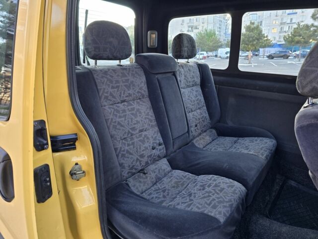 Желтый Рено Кенгу, объемом двигателя 1.5 л и пробегом 403 тыс. км за 3600 $, фото 14 на Automoto.ua