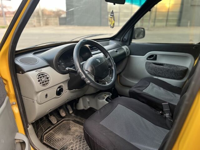 Желтый Рено Кенгу, объемом двигателя 1.5 л и пробегом 244 тыс. км за 3099 $, фото 5 на Automoto.ua