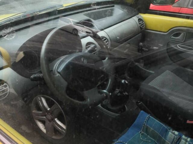 Желтый Рено Кенгу, объемом двигателя 1.4 л и пробегом 165 тыс. км за 3500 $, фото 5 на Automoto.ua