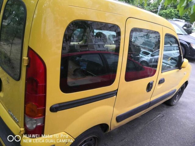 Желтый Рено Кенгу, объемом двигателя 1.4 л и пробегом 165 тыс. км за 3500 $, фото 2 на Automoto.ua