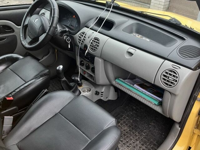 Желтый Рено Кенгу, объемом двигателя 1.5 л и пробегом 500 тыс. км за 3700 $, фото 5 на Automoto.ua