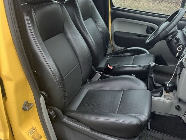 Желтый Рено Кенгу, объемом двигателя 1.5 л и пробегом 500 тыс. км за 3700 $, фото 4 на Automoto.ua