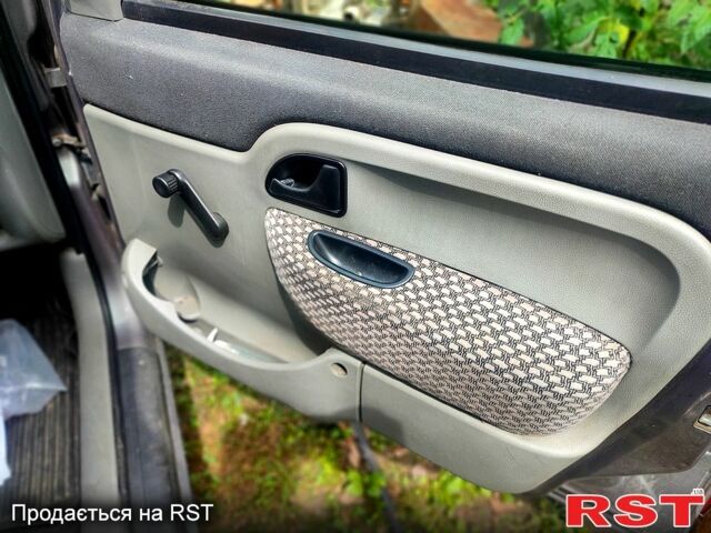 Серый Рено Кенгу, объемом двигателя 1.9 л и пробегом 54 тыс. км за 4100 $, фото 7 на Automoto.ua