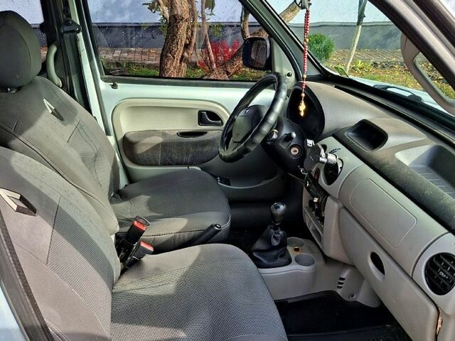 Серый Рено Кенгу, объемом двигателя 1.1 л и пробегом 175 тыс. км за 4000 $, фото 6 на Automoto.ua