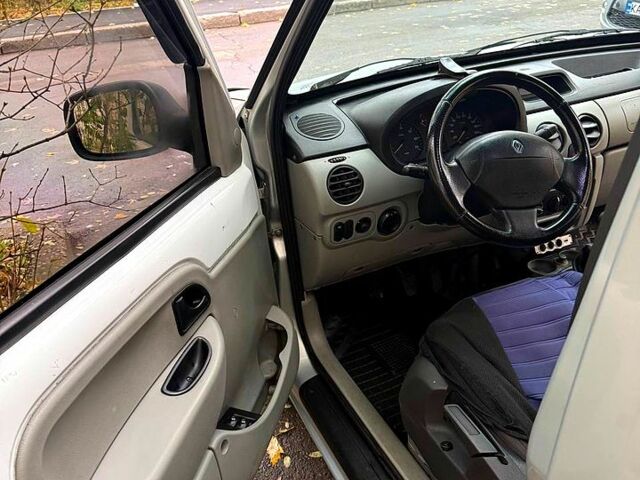 Серый Рено Кенгу, объемом двигателя 1.5 л и пробегом 200 тыс. км за 3900 $, фото 5 на Automoto.ua