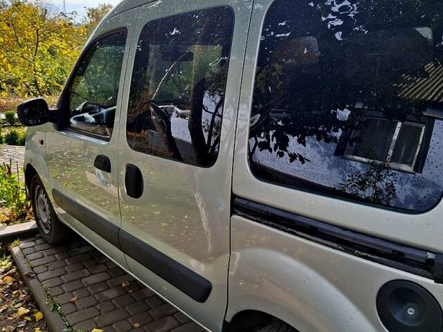 Серый Рено Кенгу, объемом двигателя 1.1 л и пробегом 175 тыс. км за 4000 $, фото 5 на Automoto.ua