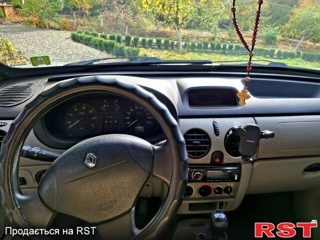 Серый Рено Кенгу, объемом двигателя 1.1 л и пробегом 175 тыс. км за 4000 $, фото 2 на Automoto.ua