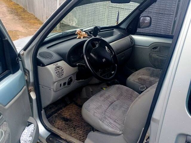 Сірий Рено Кєнгу, об'ємом двигуна 1.4 л та пробігом 0 тис. км за 4000 $, фото 3 на Automoto.ua