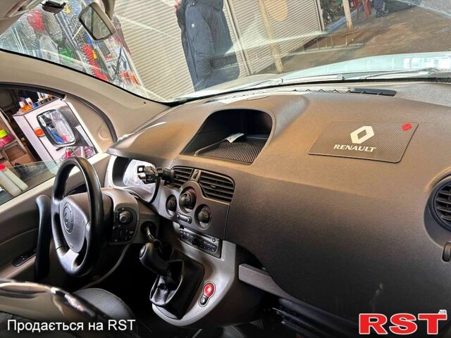 Серый Рено Кенгу, объемом двигателя 1.5 л и пробегом 313 тыс. км за 5999 $, фото 7 на Automoto.ua