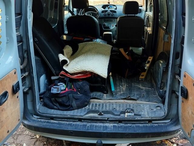 Сірий Рено Кєнгу, об'ємом двигуна 1.5 л та пробігом 240 тис. км за 4800 $, фото 4 на Automoto.ua