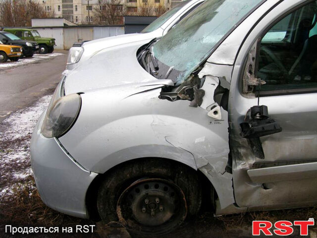 Серый Рено Кенгу, объемом двигателя 1.6 л и пробегом 221 тыс. км за 2000 $, фото 8 на Automoto.ua