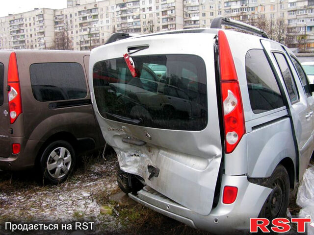 Серый Рено Кенгу, объемом двигателя 1.6 л и пробегом 221 тыс. км за 2000 $, фото 2 на Automoto.ua