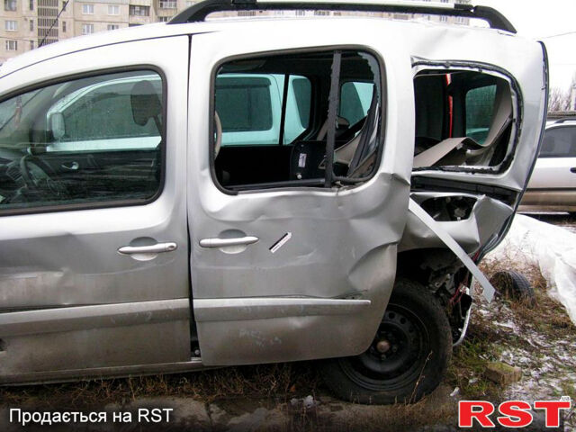 Серый Рено Кенгу, объемом двигателя 1.6 л и пробегом 221 тыс. км за 2000 $, фото 7 на Automoto.ua