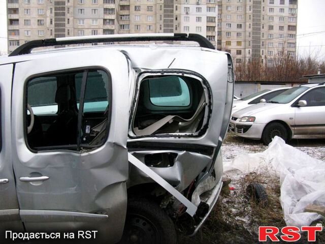 Серый Рено Кенгу, объемом двигателя 1.6 л и пробегом 221 тыс. км за 2000 $, фото 5 на Automoto.ua