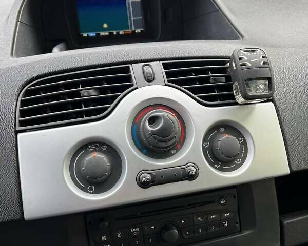 Серый Рено Кенгу, объемом двигателя 1.5 л и пробегом 305 тыс. км за 6200 $, фото 13 на Automoto.ua