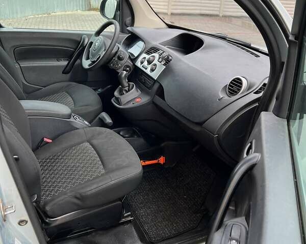 Серый Рено Кенгу, объемом двигателя 1.5 л и пробегом 305 тыс. км за 6200 $, фото 9 на Automoto.ua