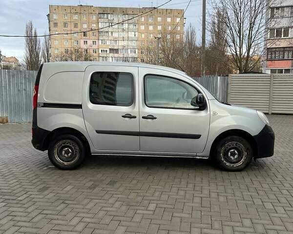 Серый Рено Кенгу, объемом двигателя 1.5 л и пробегом 305 тыс. км за 6200 $, фото 4 на Automoto.ua