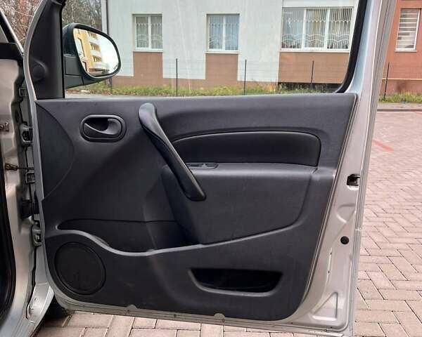 Серый Рено Кенгу, объемом двигателя 1.5 л и пробегом 305 тыс. км за 6200 $, фото 11 на Automoto.ua