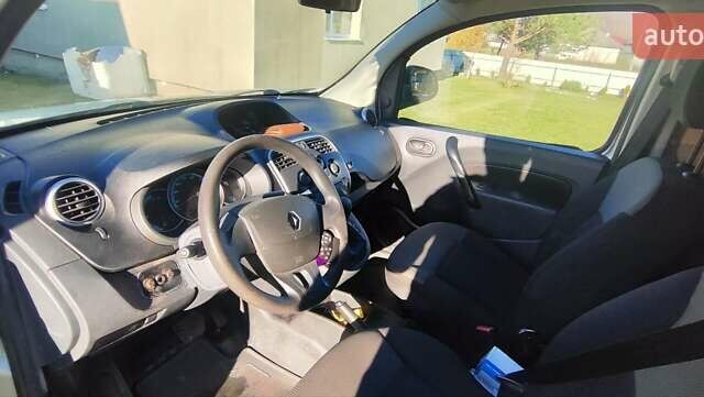 Серый Рено Кенгу, объемом двигателя 0 л и пробегом 39 тыс. км за 5300 $, фото 9 на Automoto.ua