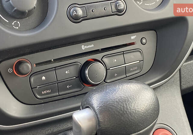 Серый Рено Кенгу, объемом двигателя 0 л и пробегом 91 тыс. км за 12200 $, фото 43 на Automoto.ua