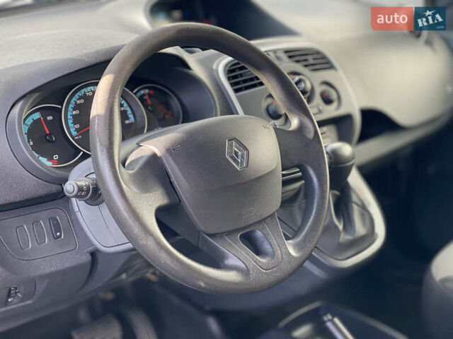 Серый Рено Кенгу, объемом двигателя 0 л и пробегом 91 тыс. км за 12200 $, фото 42 на Automoto.ua