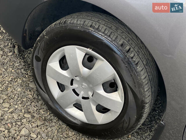 Серый Рено Кенгу, объемом двигателя 0 л и пробегом 91 тыс. км за 12200 $, фото 30 на Automoto.ua