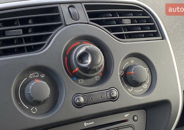 Серый Рено Кенгу, объемом двигателя 0 л и пробегом 91 тыс. км за 12200 $, фото 47 на Automoto.ua