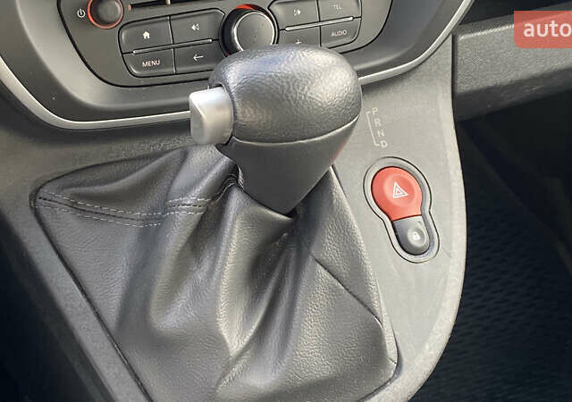 Серый Рено Кенгу, объемом двигателя 0 л и пробегом 91 тыс. км за 12200 $, фото 31 на Automoto.ua