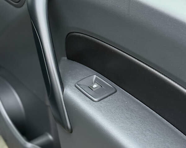 Серый Рено Кенгу, объемом двигателя 0 л и пробегом 45 тыс. км за 12900 $, фото 37 на Automoto.ua