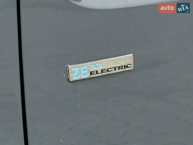 Серый Рено Кенгу, объемом двигателя 0 л и пробегом 45 тыс. км за 12900 $, фото 16 на Automoto.ua