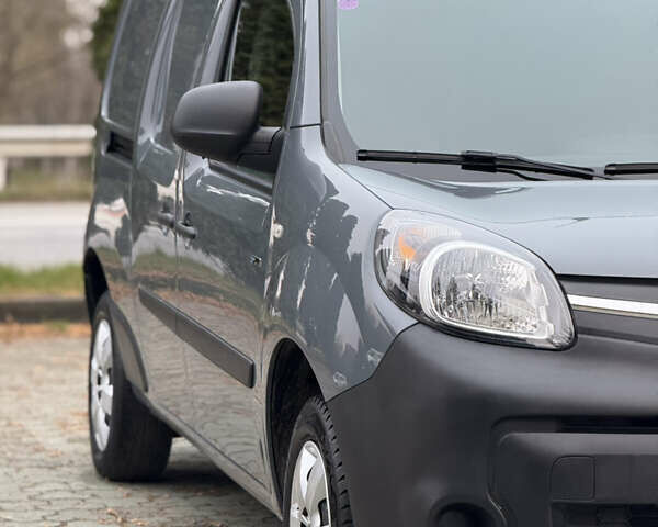 Сірий Рено Кєнгу, об'ємом двигуна 0 л та пробігом 45 тис. км за 12800 $, фото 9 на Automoto.ua
