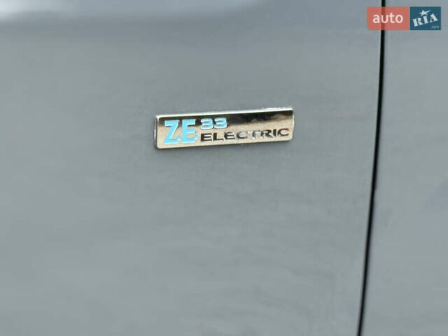 Серый Рено Кенгу, объемом двигателя 0 л и пробегом 45 тыс. км за 12900 $, фото 17 на Automoto.ua